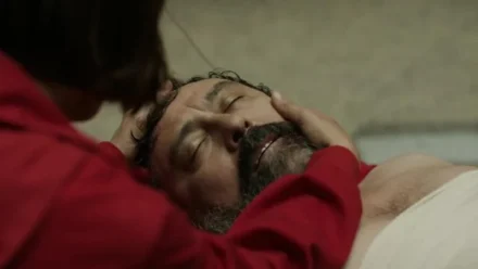 Кадры из сериала Бумажный дом (2017)
